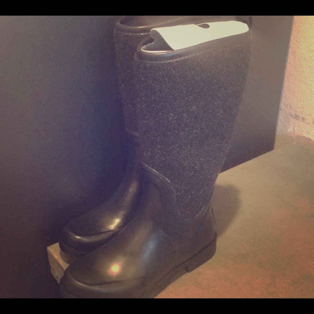 Brand new ugg rainboots